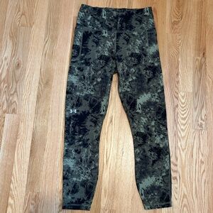 Under Armour Capri Green Camouflage Movement Leggings